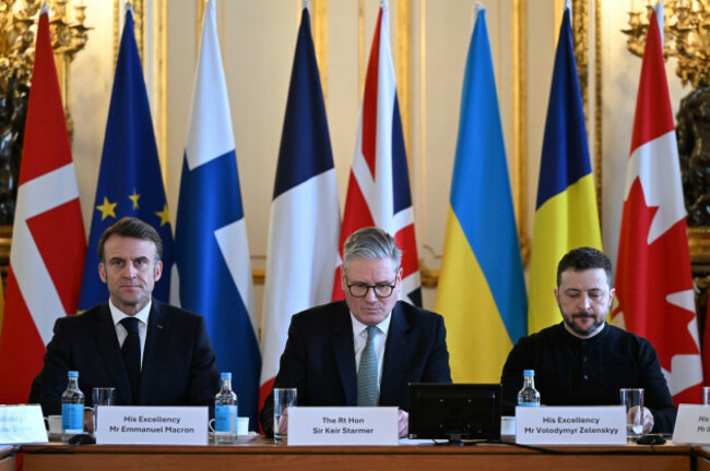 britains-prime-minister-keir-starmer-center-frances-president-emmanuel-macron-left-and-ukraines-president-volodymyr-zelenskyy-at-the-european-leaders-summit-to-discuss-ukraine-at-lancaster-ho