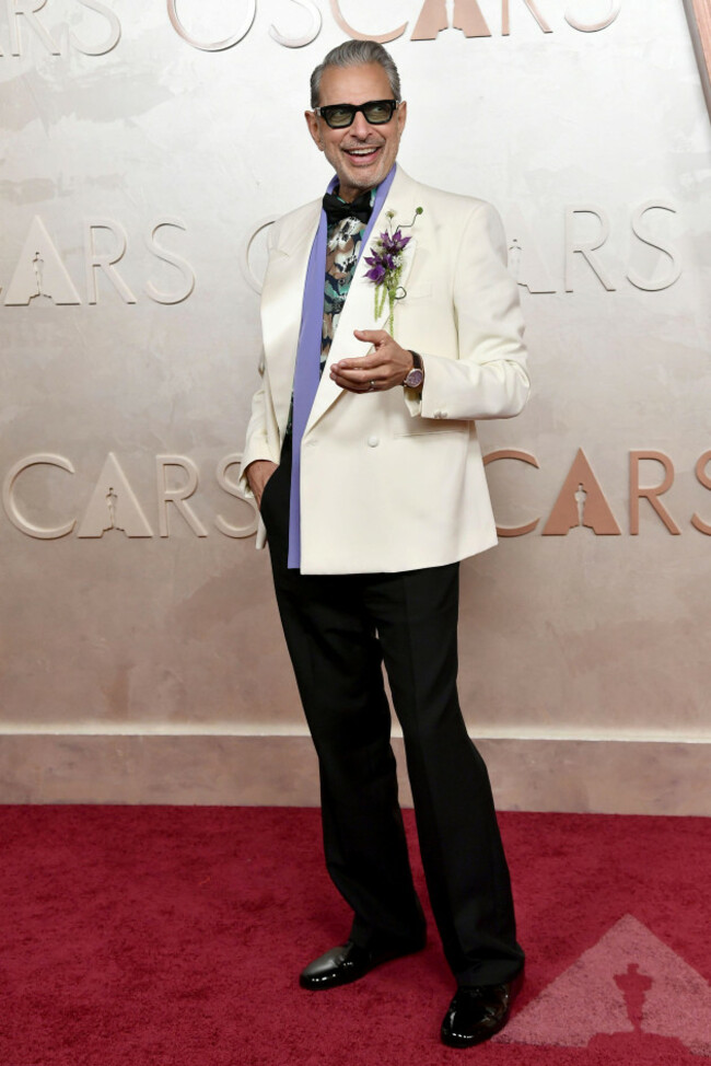 jeff-goldblum-arrives-at-the-oscars-on-sunday-march-2-2025-at-the-dolby-theatre-in-los-angeles-photo-by-richard-shotwellinvisionap