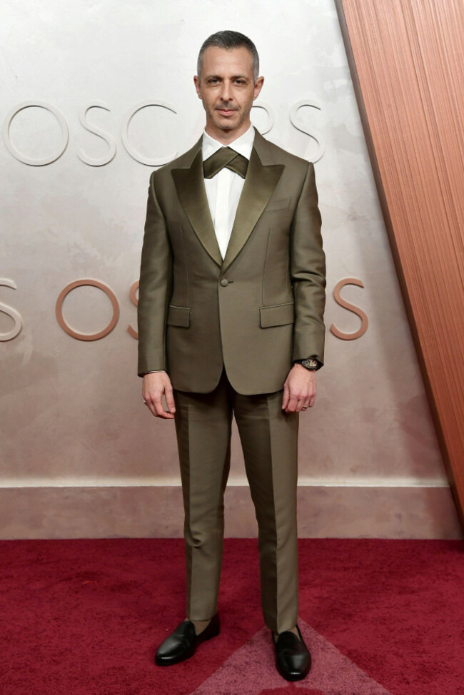 jeremy-strong-arrives-at-the-oscars-on-sunday-march-2-2025-at-the-dolby-theatre-in-los-angeles-photo-by-richard-shotwellinvisionap