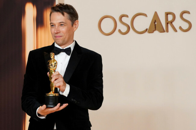 sean-baker-winner-of-the-award-for-best-film-editing-for-anora-poses-in-the-press-room-at-the-oscars-on-sunday-march-2-2025-at-the-dolby-theatre-in-los-angeles-photo-by-jordan-straussinvisio