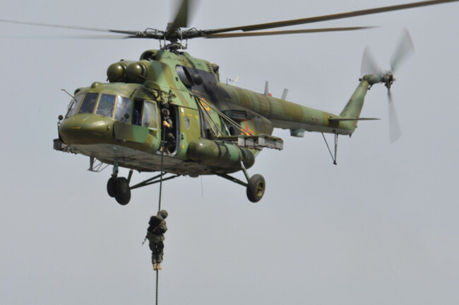 kazakhstan-air-force-mil-mi-17v-helicopter-with-troops-absailing