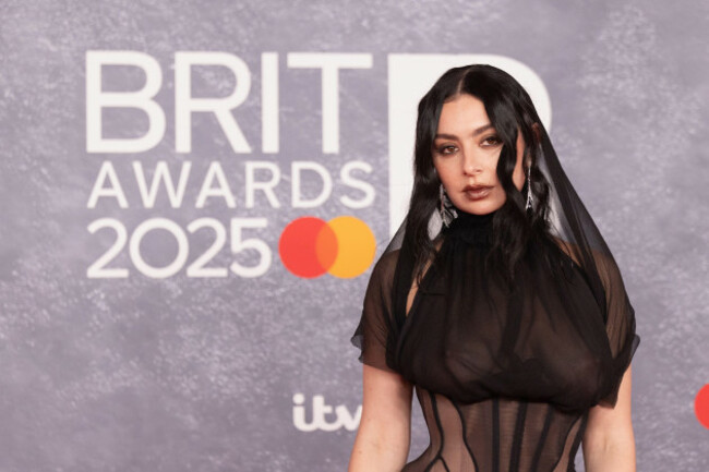 london-uk-1st-march-2025-editorial-usage-only-charli-xcx-attends-the-brit-awards-2025-red-carpet-arrivals-at-the-intercontinental-hotel-north-greenwich-1st-march-2025-in-london-england-uni