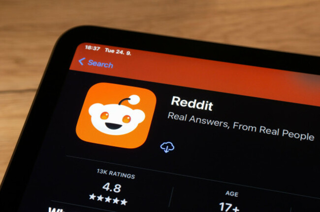 ostrava-czechia-september-24-2024-app-store-with-reddit-discussion-mobile-application-on-smartphone