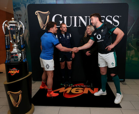 antoine-dupont-angus-gardner-ellen-leonard-bates-and-caelan-doris-during-the-coin-toss