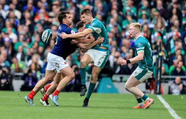 sam-prendergast-is-tackled-by-damian-penaud-and-pierre-louis-barassi
