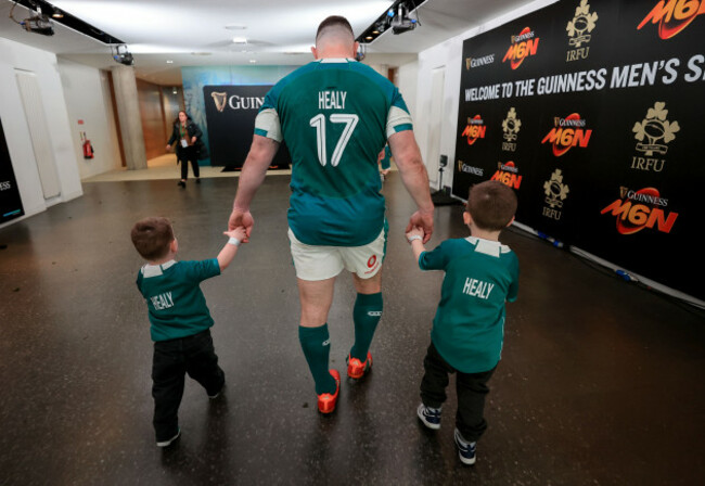 cian-healy-walks-in-with-his-sons-russell-and-beau