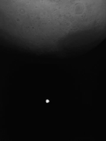 Deimos_crossing_Mars
