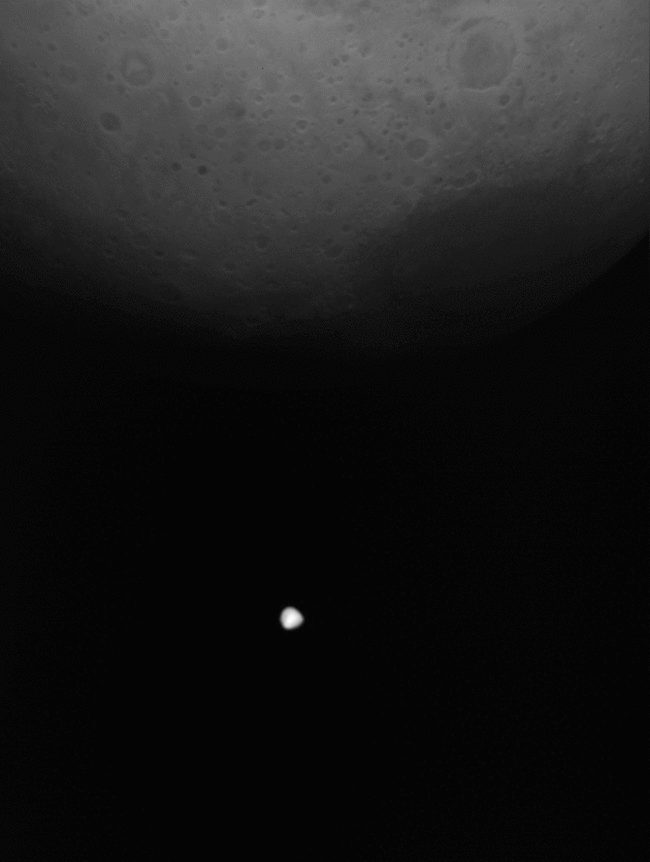 Deimos_crossing_Mars
