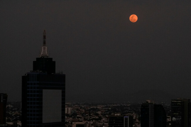 the-moon-shines-over-mexico-city-during-a-total-lunar-eclipse-thursday-march-13-2025-ap-photomarco-ugarte