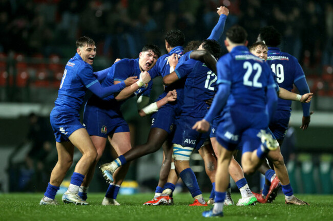 italy-celebrate-at-the-final-whistle