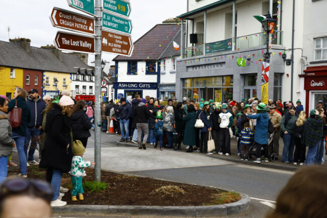 monday-march-17-2025-westport-mayo-ireland-former-td-and-mayoperson-of-the-year-michael-ring-leads-the-annual-st-patricks-dayparade-as-grand-marshal-through-the-heart-of-westport-odinglynn