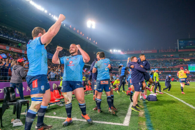 bulls-players-celebrate-at-the-final-whistle