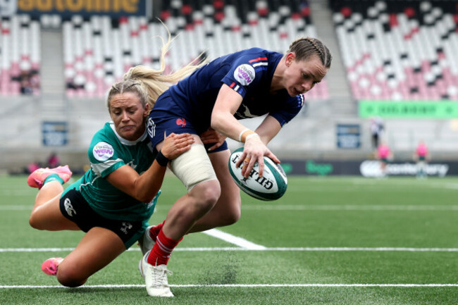 marine-menager-scores-a-try