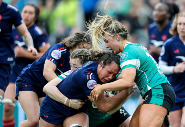 manae-feleu-is-tackled-by-enya-breen
