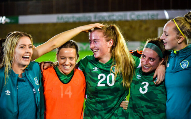 denise-osullivan-harriet-scott-aoibheann-clancy-and-chloe-mustaki-celebrate-winning
