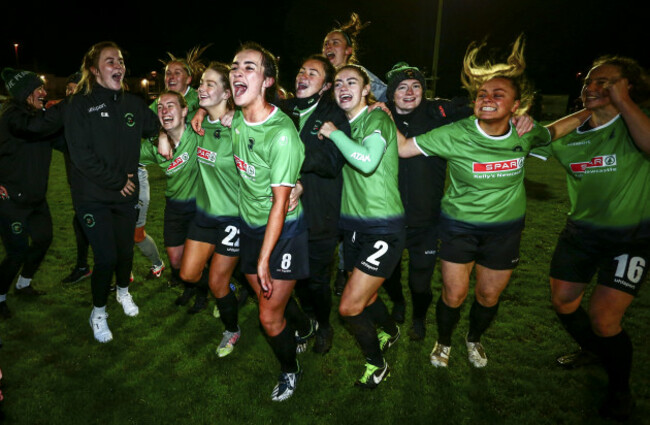 niamh-farrelly-and-team-mates-celebrate