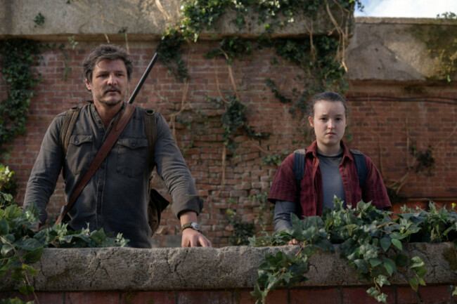 pedro-pascal-and-bella-ramsey-in-the-last-of-us-2023-directed-by-liza-johnson-craig-mazin-and-neil-druckmann-credit-playstation-productions-sony-pictures-television-album