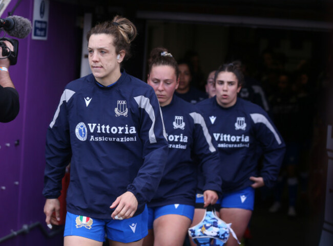 elisa-giordano-leads-her-team-out-ahead-of-the-game