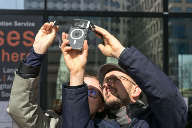 birmingham-city-centre-29th-march-2025-people-observed-the-partial-solar-eclipse-above-the-skies-of-birmingham-city-centre-on-saturday-morning-giving-a-rare-and-beautiful-view-of-the-eclipse-they-u
