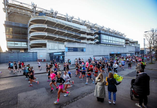 participants-in-the-the-dublin-city-half-marathon-make-their-way-past-croke-park