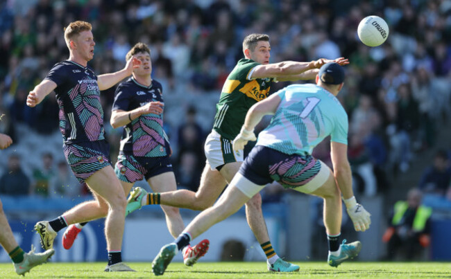 paul-geaney-scores-his-sides-opening-goal