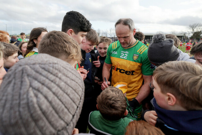 michael-murphy-signs-autographs-after-the-game