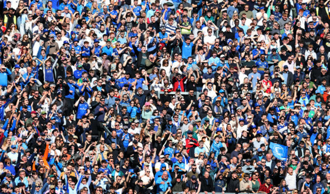 fans-watch-on-from-hill-16