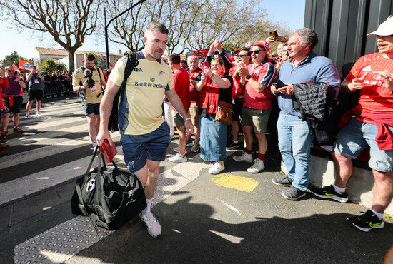 peter-omahony-arrives