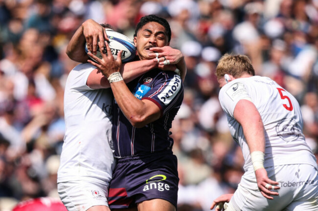 rob-herring-tackles-yoram-moefana