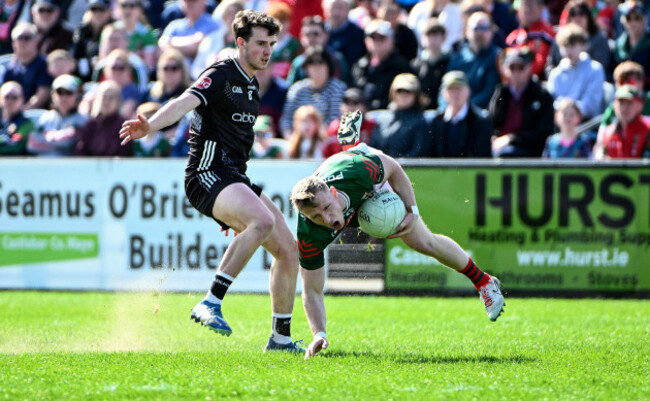 ryan-odonoghue-is-tackled-by-canice-mulligan