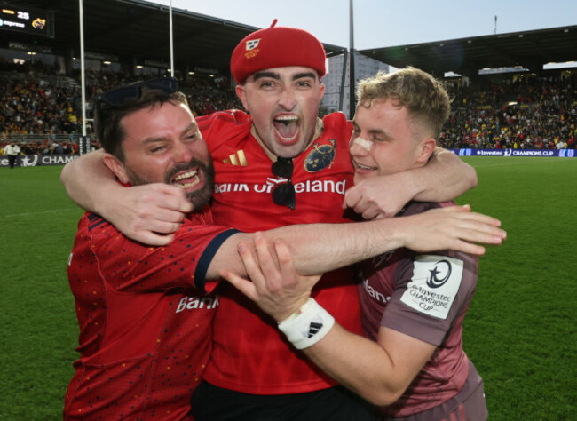 craig-casey-celebrates-winning-the-match-with-fans