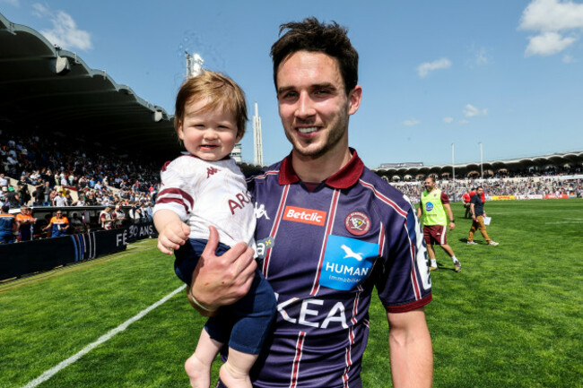 joey-carbery-with-his-son-beau-after-the-game