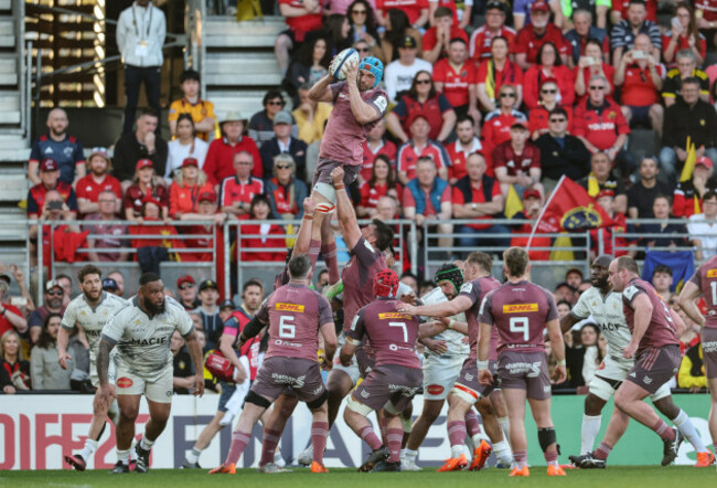 tadhg-beirne-wins-a-line-out