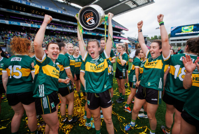 niamh-carmody-celebrates-with-the-brendan-martin-cup