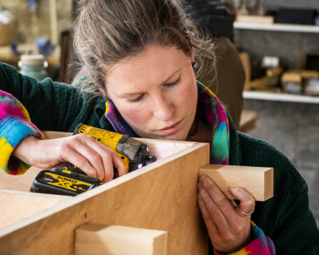 2. Common Knowledge. Cabinet Making. Kit Harty.