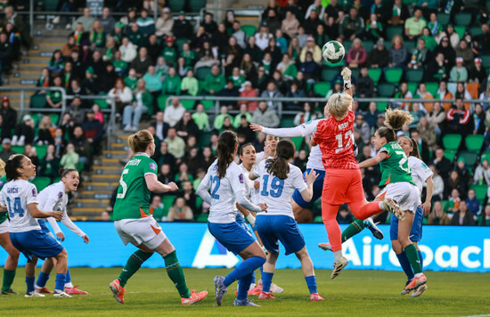 zoi-nasi-goes-up-for-a-save