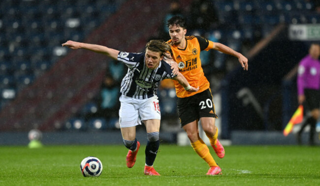 west-bromwich-albions-conor-gallagher-left-and-wolverhampton-wanderers-vitinha-right-battle-for-the-ball-during-the-premier-league-match-at-the-hawthorns-west-bromwich-issue-date-monday-may-3