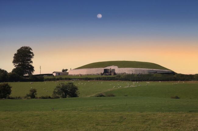 the-newgrange-megalithic-passage-tomb-at-dusk