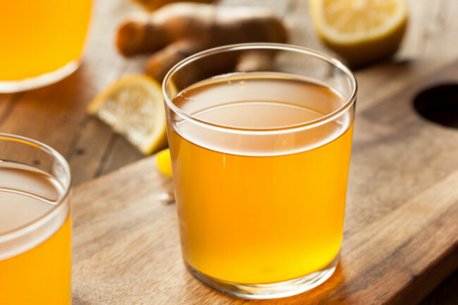 homemade-fermented-raw-kombucha-tea-ready-to-drink