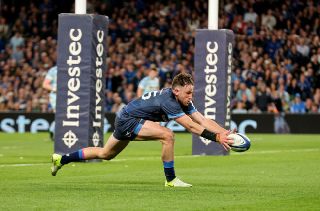 hugo-keenan-scores-a-try