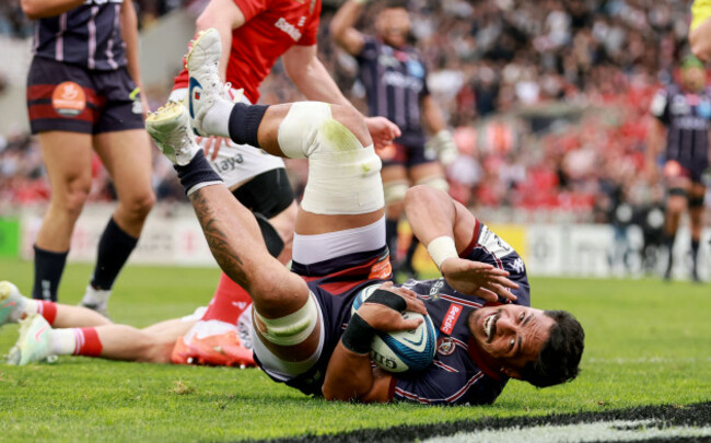 pete-samu-celebrates-scoring-his-sides-third-try