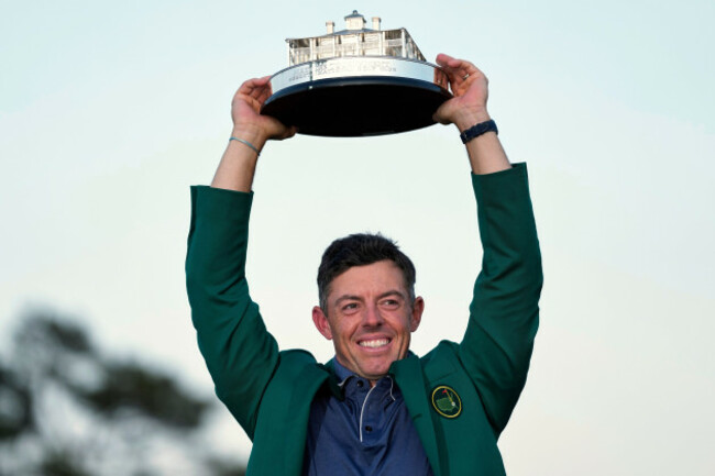 winner-rory-mcilroy-of-northern-ireland-holds-the-trophy-at-the-masters-golf-tournament-sunday-april-13-2025-in-augusta-ga-ap-photoashley-landis