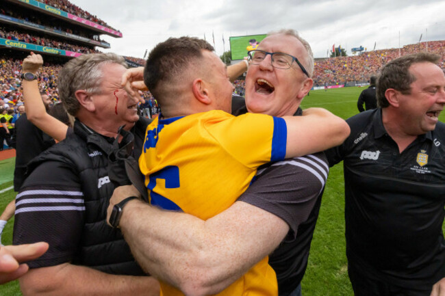 brian-lohan-celebrates-the-final-whistle-with-david-reidy