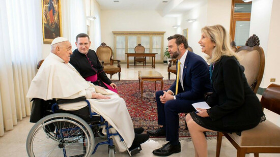 vatican-vatican-city-21st-apr-2025-pope-francis-l-meets-with-u-s-vice-president-jd-vance-2-r-and-delegation-during-an-audience-at-casa-santa-marta-in-vatican-city-vatican-on-sunday-apr