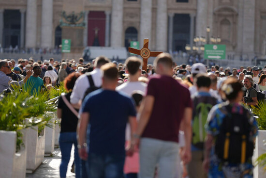 pilgrims-make-their-way-to-the-holy-door-in-st-peters-square-at-the-vatican-after-cardinal-camerlengo-kevin-joseph-farrell-announced-the-death-of-pope-francis-monday-april-21-2025-ap-photoandr