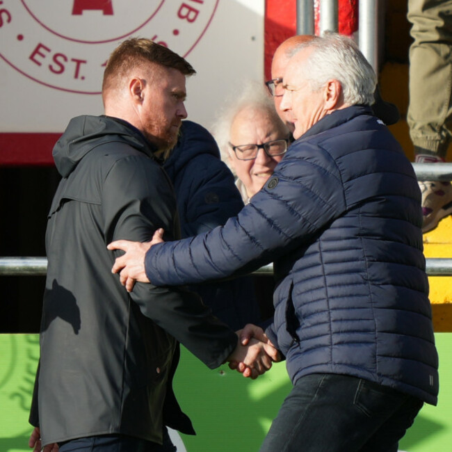 damien-duff-and-john-caulfield-shake-hands-after-the-game