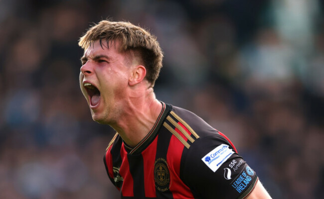 leigh-kavanagh-celebrares-at-the-final-whistle