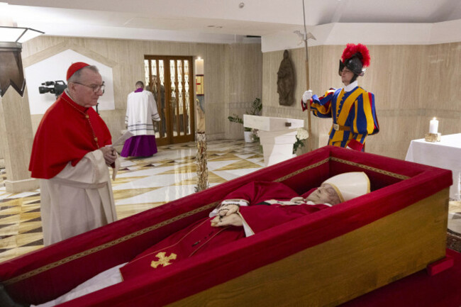 rome-italy-21st-apr-2025-the-rite-confirming-the-death-and-the-placement-of-pope-franciss-body-in-the-coffin-took-place-on-the-evening-of-monday-21-april-2025-in-the-ground-floor-chapel-of-the-ca