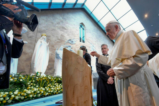 pope-francis-lights-a-candle-as-he-visits-the-knocks-shrine-during-his-apostolic-trip-to-ireland-sunday-aug-26-2018-ciro-fuscopool-photo-via-ap