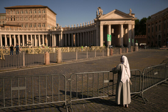 a-nun-leans-on-railings-in-st-peters-square-at-the-vaticantuesday-april-22-2025-ap-photofrancisco-seco